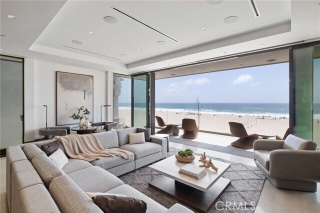 Building Photo - 716 The Strand