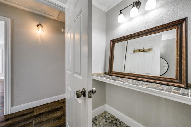 Building Photo - Colorado Street