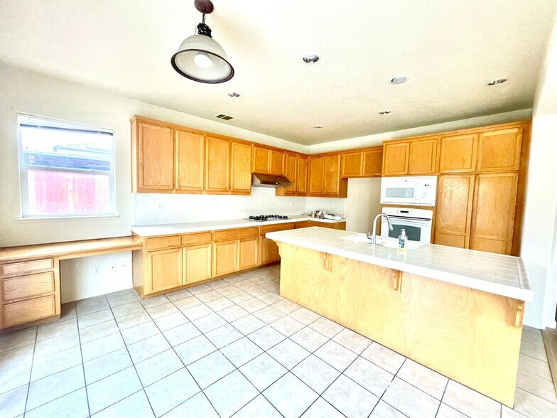 Building Photo - 1435 San Diego St