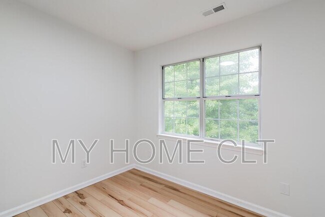 Building Photo - 8413 Woodford Bridge Dr