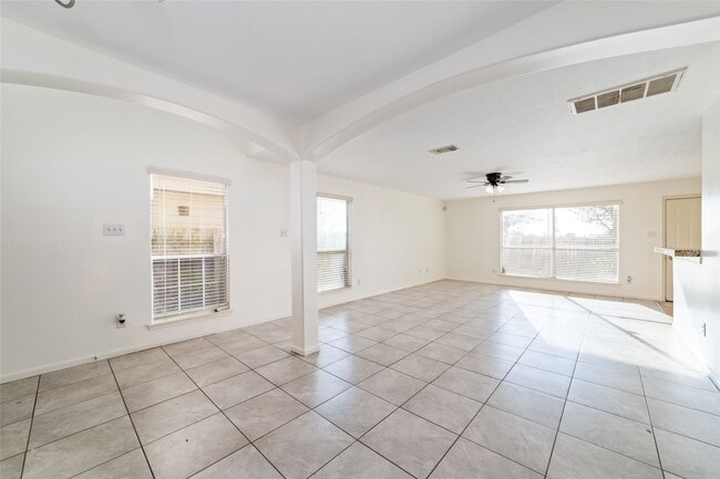 Building Photo - 3618 Windmill Village Dr