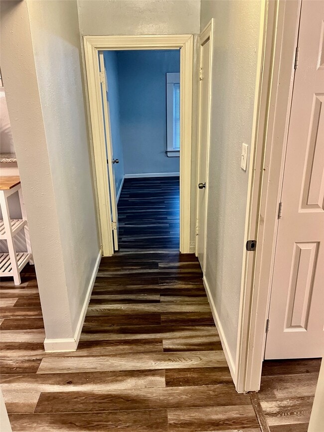 Building Photo - 106 N Eastwood St