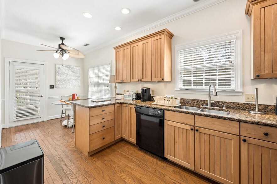 Building Photo - 40 Collins Meadow Dr