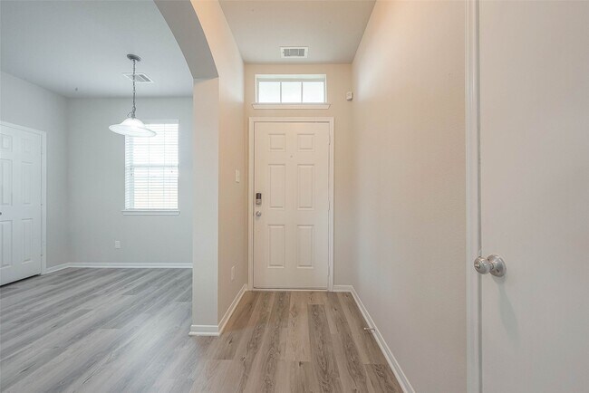 Building Photo - 3979 Mossy Spring Ln