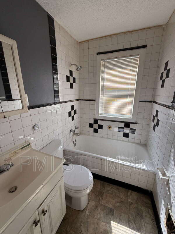 Building Photo - 1256 Gimblin St