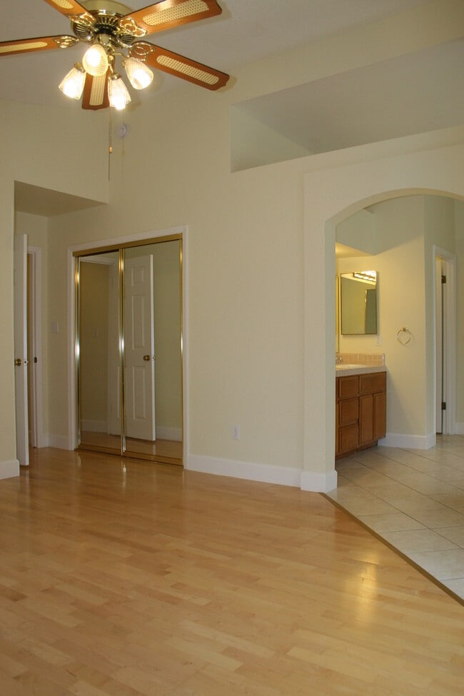 Building Photo - 10317 Walnut Creek Ct