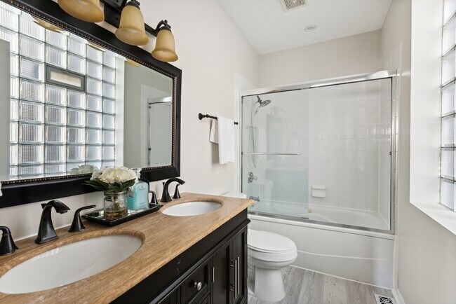 Building Photo - 3511 N Seminary Ave