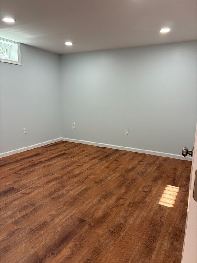 Building Photo - Spacious & Fully Renovated 4-Bedroom Home ...