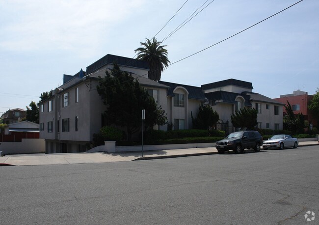 Building Photo - Versailles Apartmemts