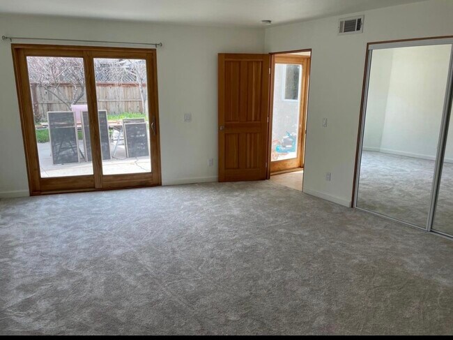 Building Photo - 1646 Maple Ave