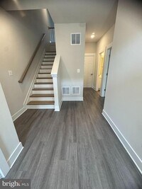 Building Photo - 203 Pomegranate Ln