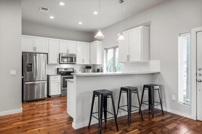 Building Photo - 15202 Cavalier Canyon Dr