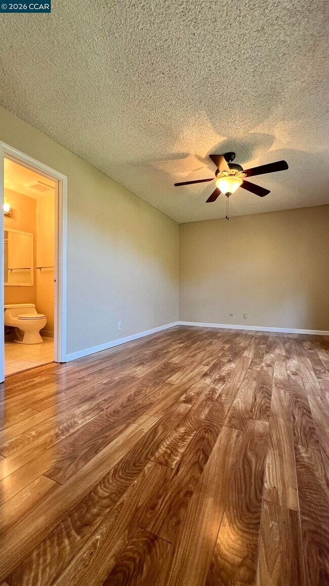 Building Photo - 2828 Royal Ann Ln