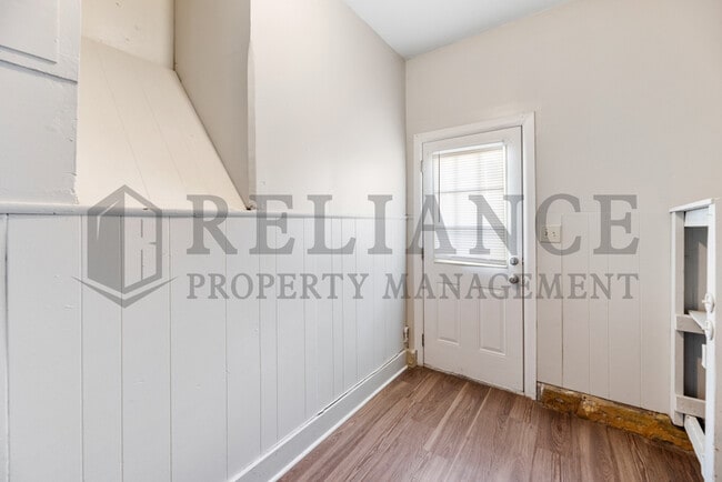 Building Photo - 1414 E 31st St S