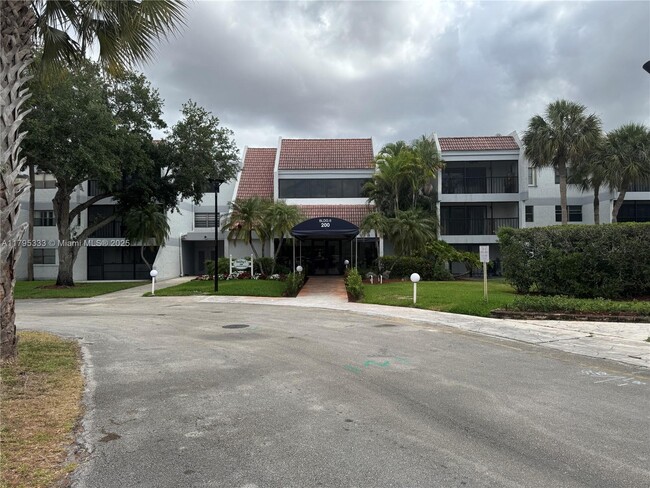 Primary Photo - 200 Lakeview Dr