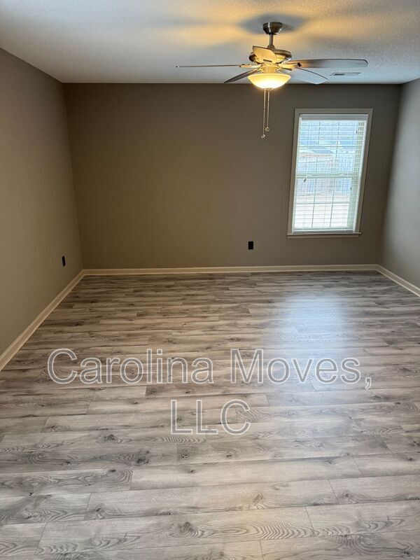 Building Photo - 208 Sleepy River Rd