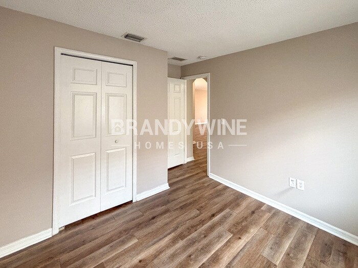 Building Photo - 11750 Lynmoor Dr