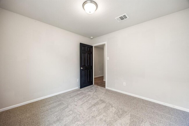 Building Photo - 22630 Rosebush Hl Rd