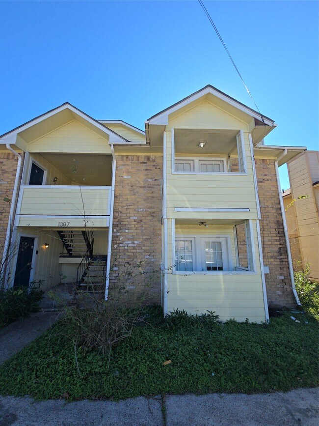 Building Photo - 1307 Brenda Ln