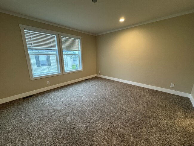 Building Photo - 48599 Lakeview E