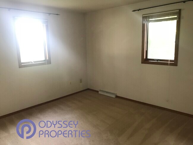 Building Photo - 2905 N Oneida St