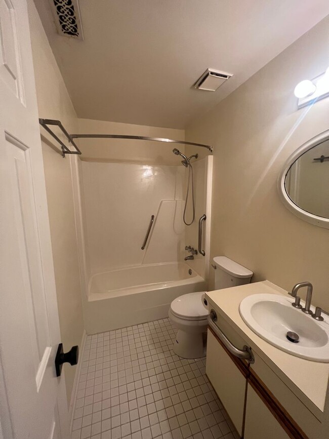 Building Photo - 2 Bed 2 Bath Home for Rent in Norfolk