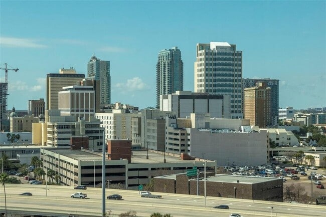 Building Photo - 1120 E Kennedy Blvd