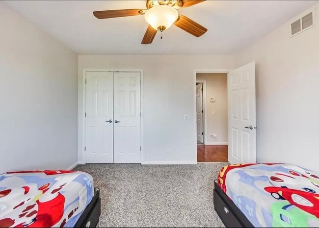 Building Photo - 1802 W Diversey Pkwy