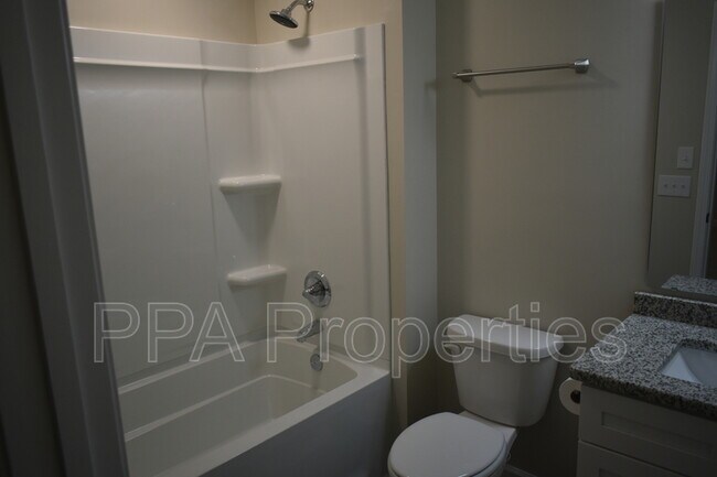 Building Photo - 2894 Willow Cove Dr