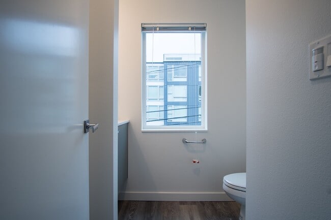 Building Photo - Stunning 3-Bed, 3.5-Bath Townhouse at Yesler Terrace – Private Rooftop Views!