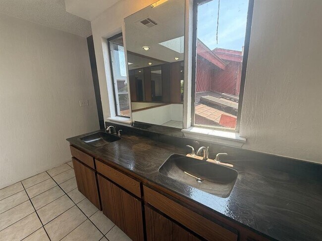 Building Photo - 7407 Kings Manor Ct