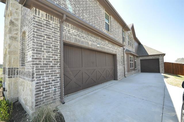 Building Photo - 600 Falcon Dr