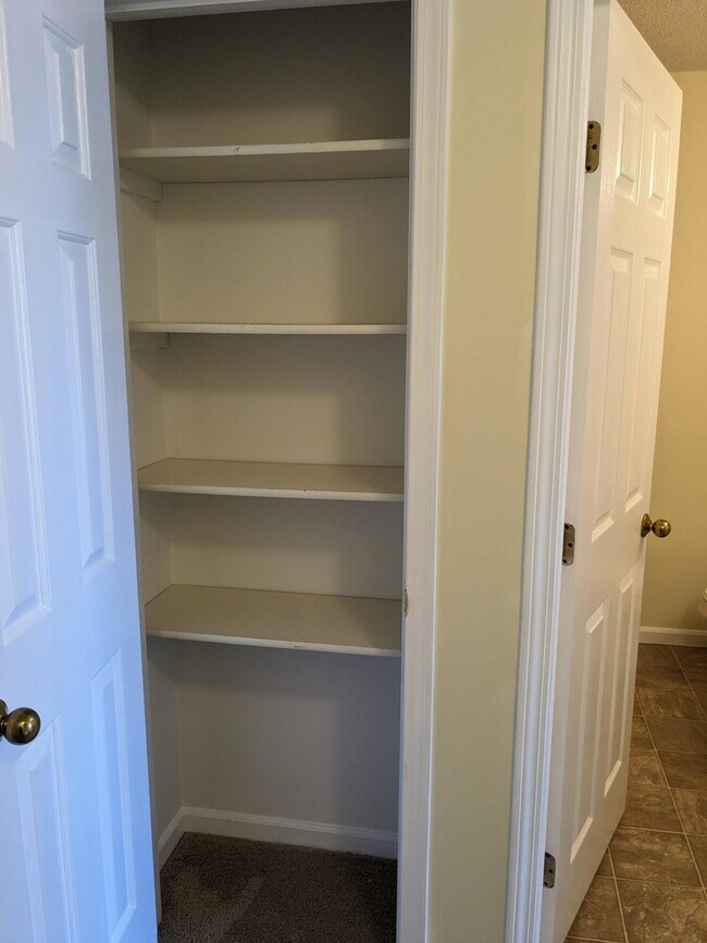 Building Photo - 2411 Carnation Dr