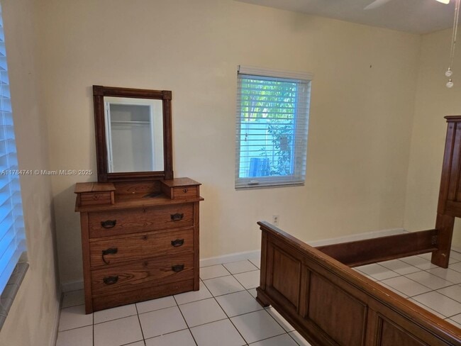 Building Photo - 1152 Bayview Dr
