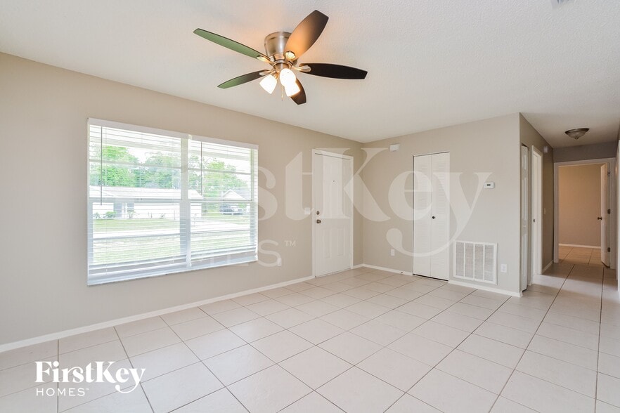 Building Photo - 2927 Arrendonda Dr