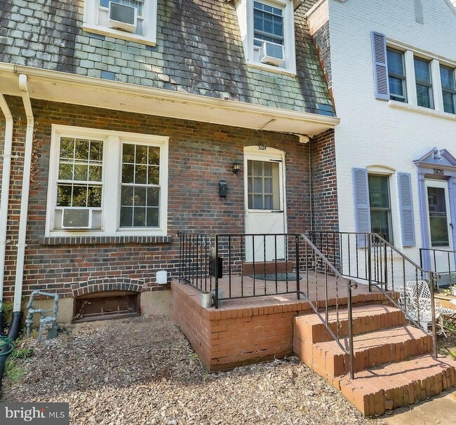Primary Photo - 3624 S St NW