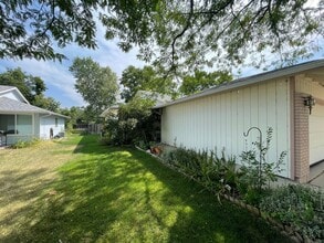 Building Photo - 628 Jocelyn Dr