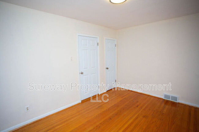 Building Photo - 841 Grove St