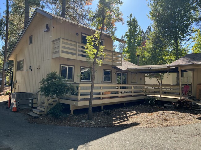 Building Photo - 19380 Pleasantview Dr