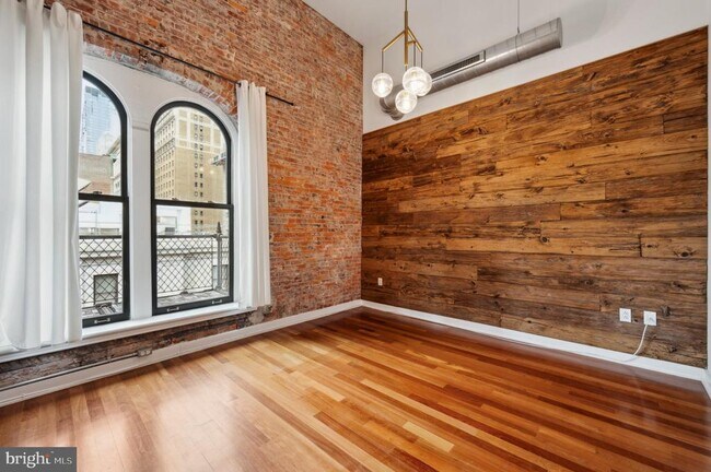 Building Photo - 105 S 12th St