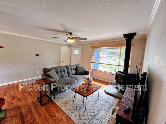 Building Photo - 2270 Madrona Dr SE