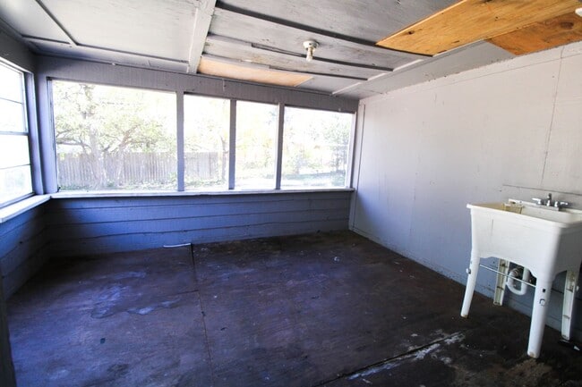 Building Photo - ************Move In Special- 2 WEEKS FREE!!!!************