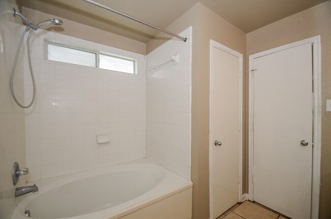 Building Photo - 11711 Wainscot Ct