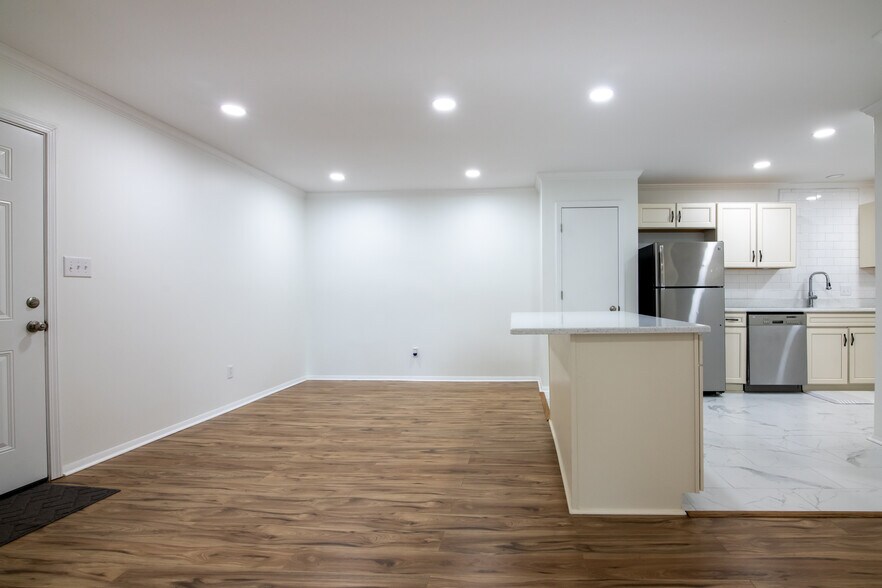 Dinning Room - 500 Woodland Dr