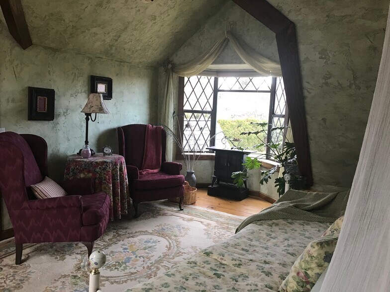 Building Photo - 2004 NE 8th St