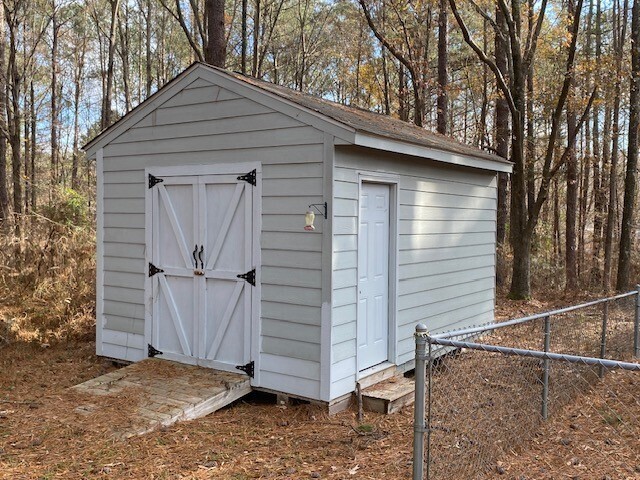 Building Photo - 3 Bedroom 2 Bathroom