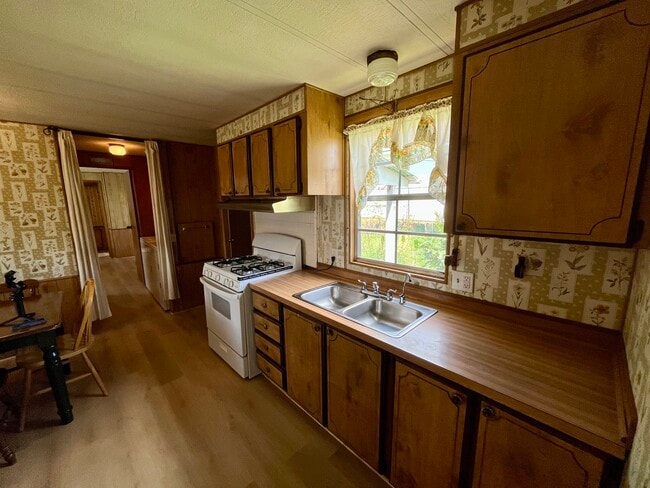 Building Photo - 108 Cedar Dr