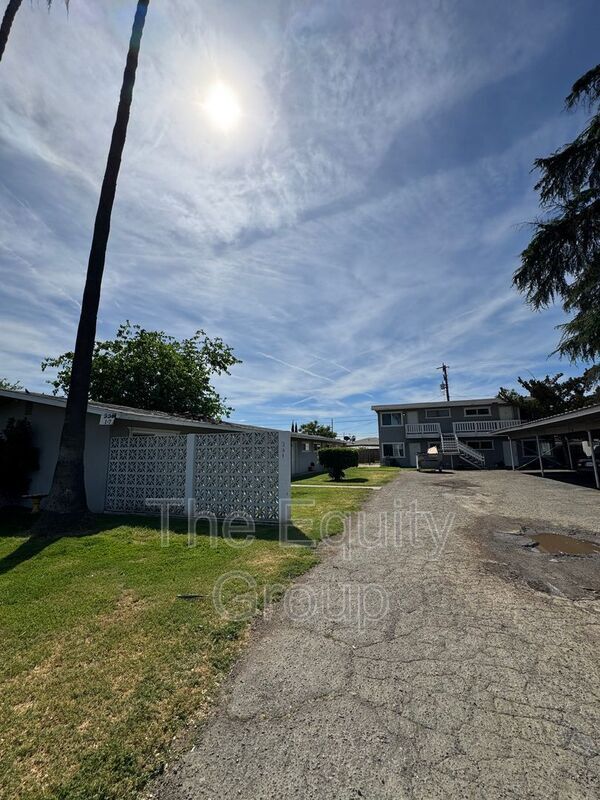 Building Photo - Palm Circle Apartments
