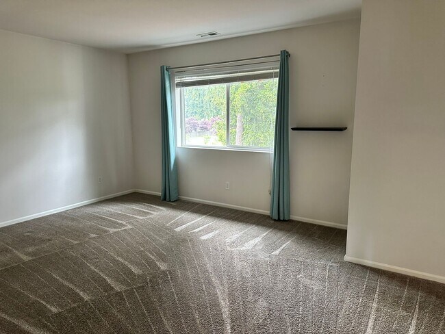 Building Photo - 3Bd/2.5Ba Covington House