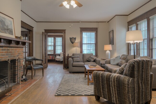 Building Photo - 207 Otey St